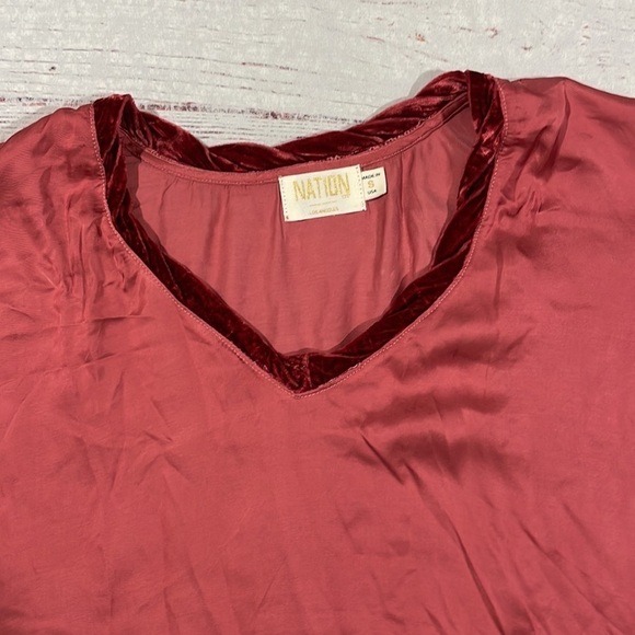 NWT Nation LTD Satin Emory Twisted Marsala Red Velvet Trim Oversized Top - Picture 5 of 11